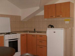 Apartment Luna - One Bedroom Apartment with Terrace and Sea View Molunat