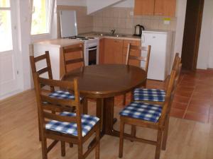 Apartment Luna - One Bedroom Apartment with Terrace and Sea View Molunat