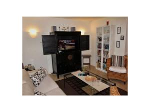 Apartments Aura - Comfort Studio Apartment 2 with shared swimming pool