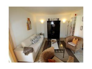 Apartments Aura - Comfort Studio Apartment 2 with shared swimming pool