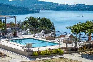 Apartments Klis -Two-Bedroom Apartment with Terrace