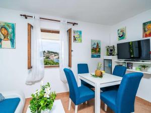 Apartments & Rooms Mara & Petrunjela - One Bedroom Apartment with Terrace and Sea View