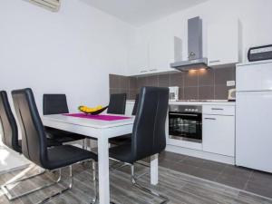 Villa Roza- Two-Bedroom Apartment