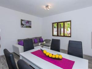 Villa Roza- Two-Bedroom Apartment