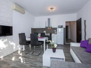 Villa Roza- Two-Bedroom Apartment
