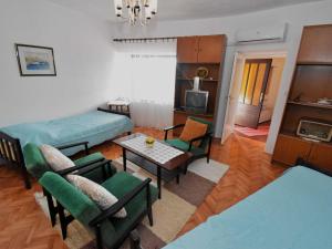 Holiday Home Katarina with Swimming Pool