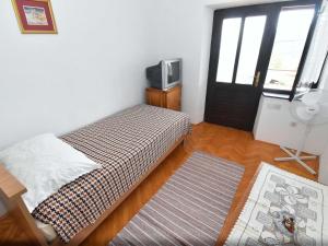 Holiday Home Katarina with Swimming Pool