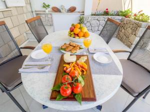 Apartment Karla - Two-Bedroom Apartment with Sea View