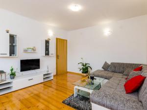 Apartment & Rooms Ma din - One Bedroom Apartment with Balcony and Sea View