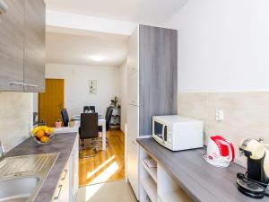 Apartment & Rooms Ma din - One Bedroom Apartment with Balcony and Sea View