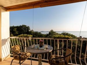 Apartments Belenum - Double Room with Balcony and Sea View no 2