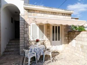 Studio apartment with terrace in Drace