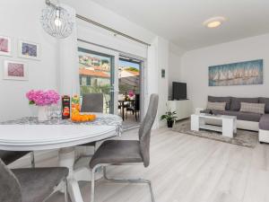 Apartment Gloria - One Bedroom Apartment with Terrace