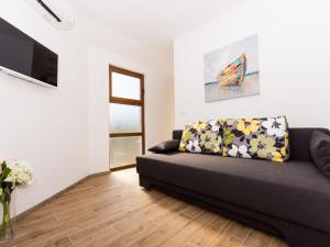 Villa LA-Comfort One Bedroom Apartment with Sea View Terrace 1