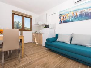 Villa LA-Comfort One Bedroom Apartment with Sea View Terrace 1