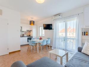 Villa Stella - Two Bedroom Apartment with Terrace and Sea View Stella