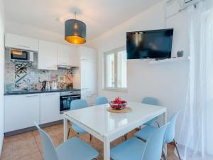 Villa Stella - Two Bedroom Apartment with Terrace and Sea View Stella