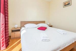 Guest House Fontana - One Bedroom Apartment with Balcony and Sea View