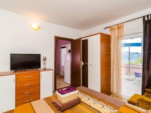 Apartment Bay Of Dreams - Two-Bedroom Apartment with Terrace and Sea View