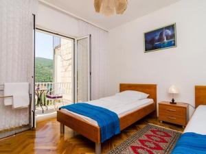 3 bedroom apartment with balcony