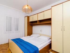 3 bedroom apartment with balcony