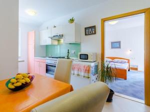 Villa Kosa - Two Bedroom Apartment with Balcony and Sea View Roko