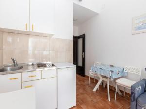 Apartments Ilija Njavro - One Bedroom Apartment with Balcony 