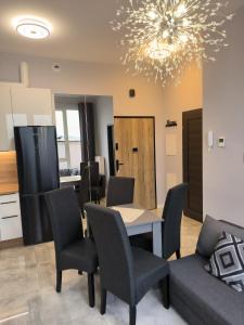 Komfortowa Miła z garażem i tarasem, klimatyzacja, self check in