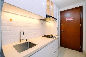 Minimalist and Best Deal Studio Room at Signature Park Grande Apartment By Travelio