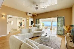 Villa Vénus - classée 4 étoiles - Piscine et vue mer - Saint-Gilles les Bains - 艾尔米塔什莱班