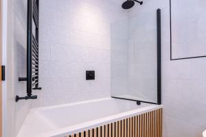 Elegant 2B Retreat City Centre with Secure Parking