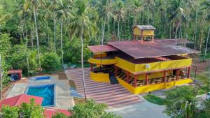 5 bhk villa with swimming pool