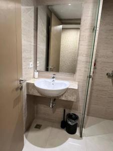 Gold Coast Room Classic PRS studio netflix