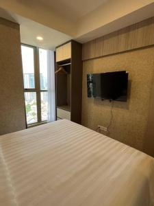 Gold Coast Room Classic PRS studio netflix