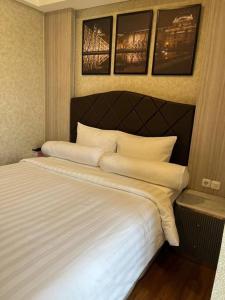 Gold Coast Room Classic PRS studio netflix