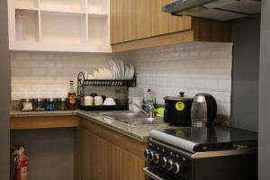 Kapitolyo Prisma Residential Condo TCPH21 - NYC Vibes Penthouse with KTV Pool and Balcony with City View Panorama 5 Min Drive to BGC St Lukes and Ortigas - Staycations by SMS