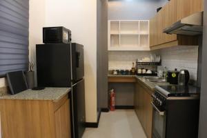 Kapitolyo Prisma Residential Condo TCPH21 - NYC Vibes Penthouse with KTV Pool and Balcony with City View Panorama 5 Min Drive to BGC St Lukes and Ortigas - Staycations by SMS