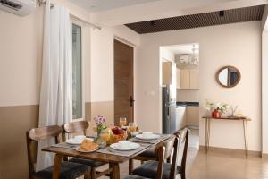 The Urban Nest 3BHK Spacious & Modern Apartments With Kitchen & Wifi by The Blue Kite