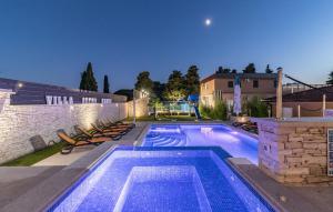 Villa Istra Kamen for kids & families near Pula for 18 people with sport activities, wellness & 67 m 