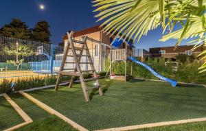 Villa Istra Kamen for kids & families near Pula for 18 people with sport activities, wellness & 67 m 