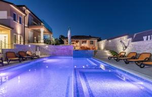 Villa Istra Kamen for kids & families near Pula for 18 people with sport activities, wellness & 67 m2 heated private pool