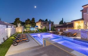 Villa Istra Kamen for kids & families near Pula for 18 people with sport activities, wellness & 67 m2 heated private pool