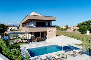 Villa Pieron for 8 people near Pula with heated pool & spa