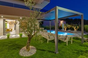 Villa Pieron for 8 people near Pula with heated pool & spa