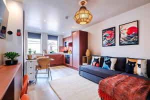 Luxury 2B City Centre Apartment with Private Parking