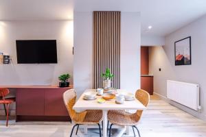 Luxury 2B City Centre Apartment with Private Parking