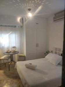 RECOGIDAS CENTRO LINDA HABITACION CON balcón - Ubytování bez kategorie ve městě Granada