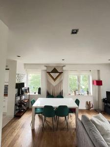 Charming Canal-Side Flat Near Iconic Portobello Rd