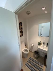 Charming Canal-Side Flat Near Iconic Portobello Rd