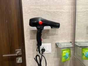 Lofty Dreams: Skyline Apartment